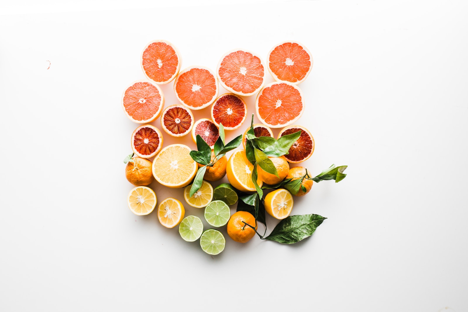 The most important benefits of eating citrus fruits and their effects on the body